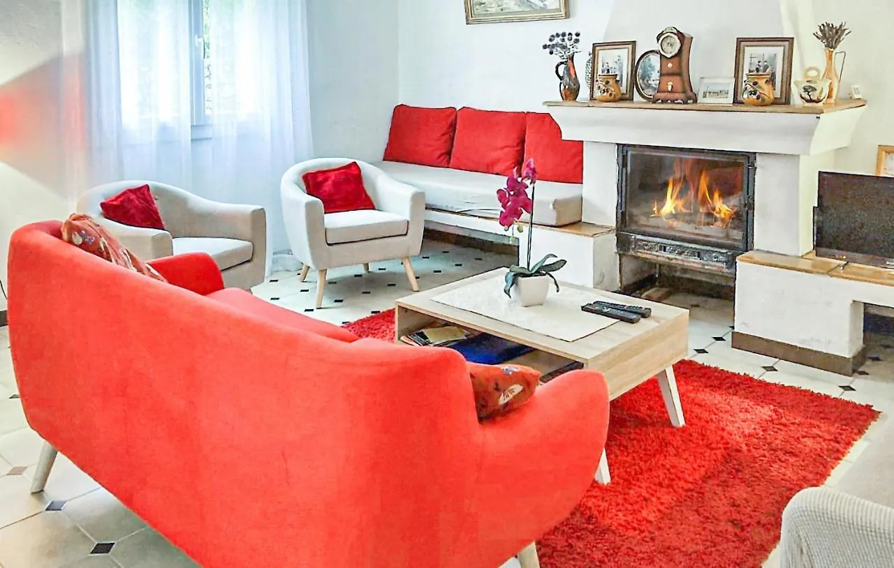 Lovely Home In Saint Trinit With Kitchen Sault-de-Vaucluse